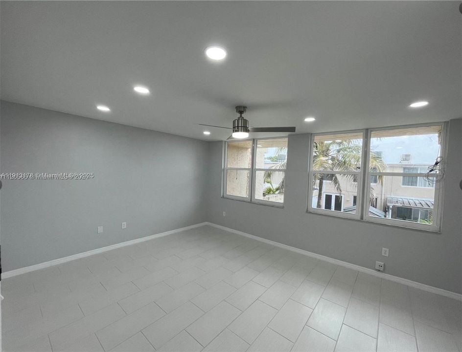 For Rent: $2,800 (3 beds, 2 baths, 2010 Square Feet)