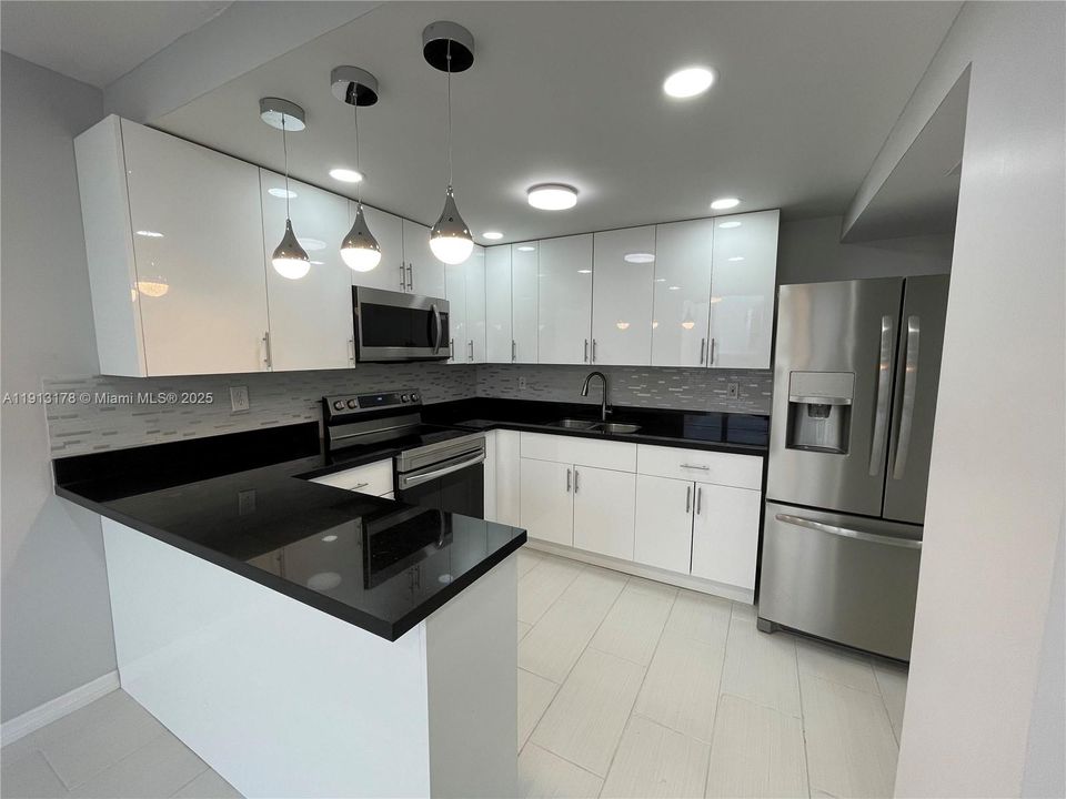 For Rent: $2,800 (3 beds, 2 baths, 2010 Square Feet)