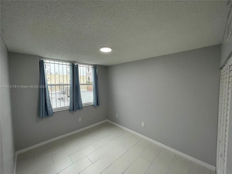 For Rent: $2,800 (3 beds, 2 baths, 2010 Square Feet)