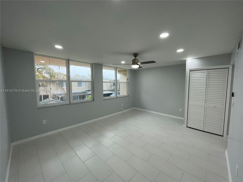 For Rent: $2,800 (3 beds, 2 baths, 2010 Square Feet)