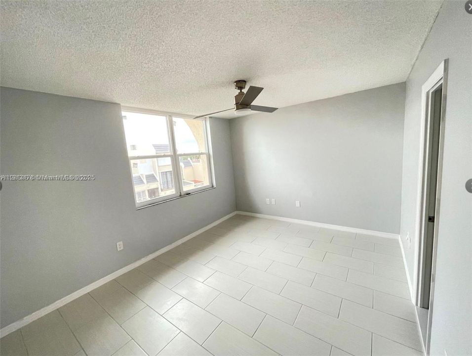 For Rent: $2,800 (3 beds, 2 baths, 2010 Square Feet)