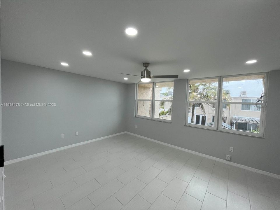 For Rent: $2,800 (3 beds, 2 baths, 2010 Square Feet)