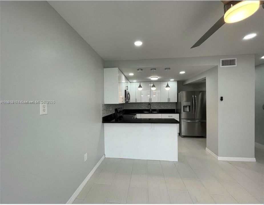 For Rent: $2,800 (3 beds, 2 baths, 2010 Square Feet)