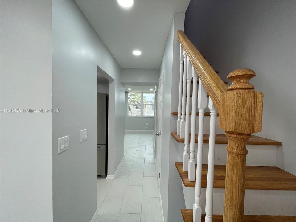 For Rent: $2,800 (3 beds, 2 baths, 2010 Square Feet)