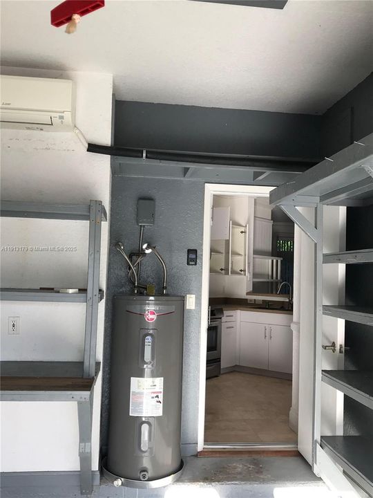 Active With Contract: $2,800 (3 beds, 2 baths, 1137 Square Feet)