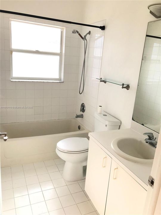 Active With Contract: $2,800 (3 beds, 2 baths, 1137 Square Feet)