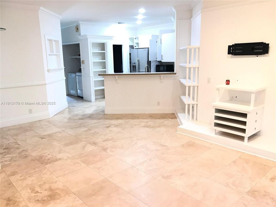 Active With Contract: $2,800 (3 beds, 2 baths, 1137 Square Feet)