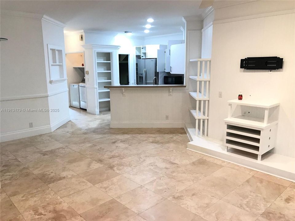 Active With Contract: $2,800 (3 beds, 2 baths, 1137 Square Feet)