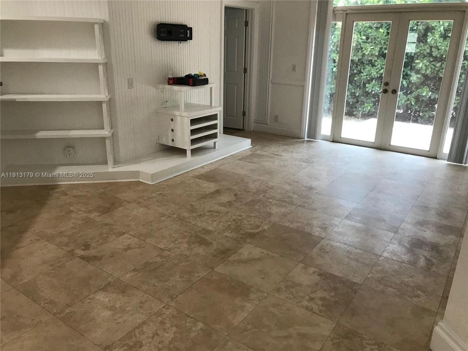 Active With Contract: $2,800 (3 beds, 2 baths, 1137 Square Feet)