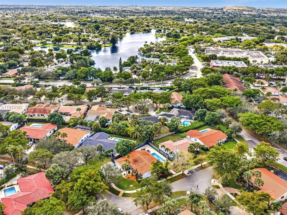 На продажу: $910,000 (4 спален, 2 ванн, 1754 Квадратных фут)