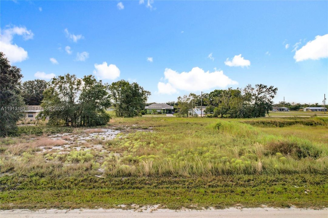 待售: $12,000 (0.23 acres)