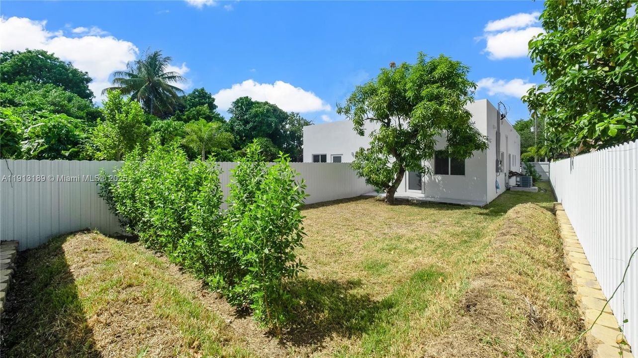 待售: $699,900 (3 贝兹, 2 浴室, 1100 平方英尺)