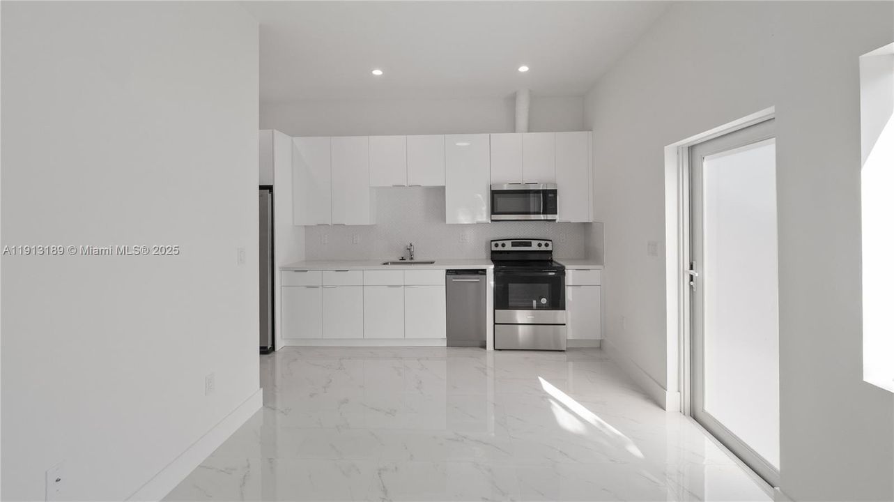 待售: $699,900 (3 贝兹, 2 浴室, 1100 平方英尺)