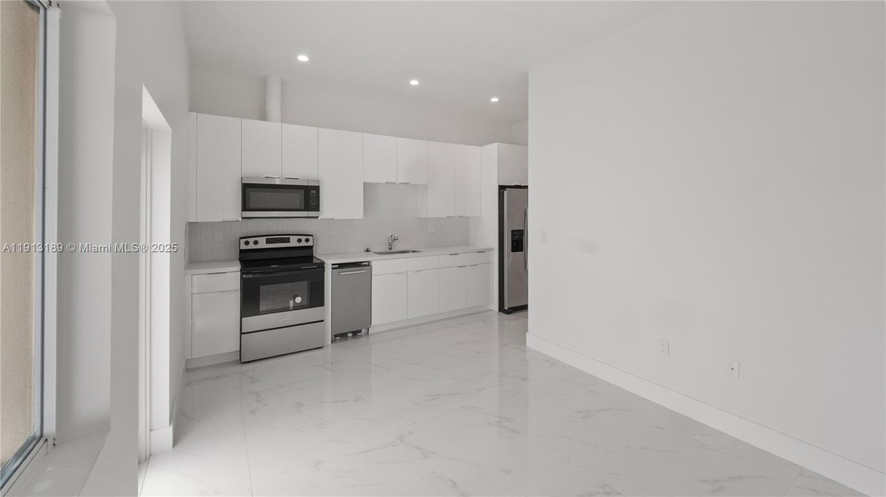 待售: $699,900 (3 贝兹, 2 浴室, 1100 平方英尺)