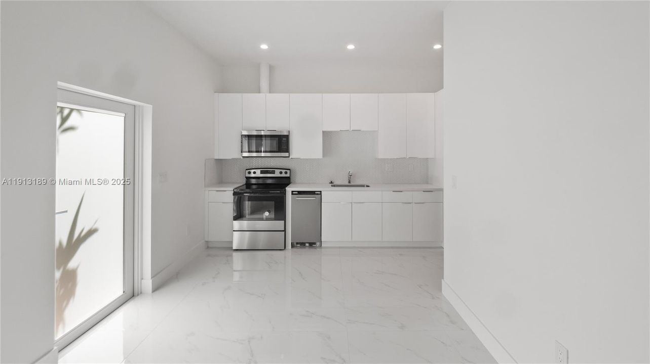 待售: $699,900 (3 贝兹, 2 浴室, 1100 平方英尺)