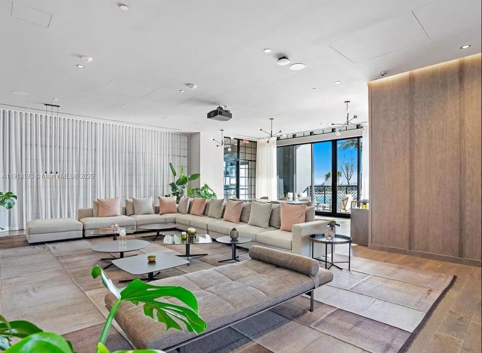 待售: $510,000 (0 贝兹, 1 浴室, 367 平方英尺)