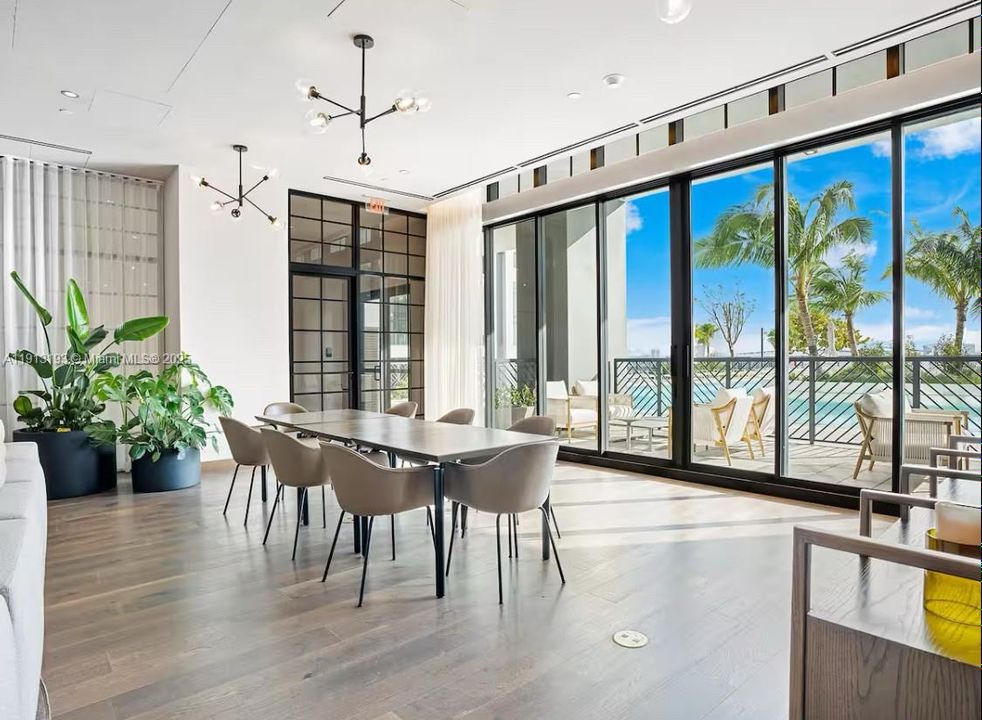 待售: $510,000 (0 贝兹, 1 浴室, 367 平方英尺)