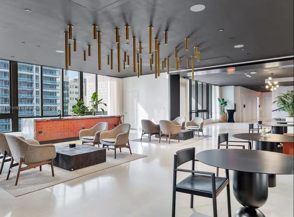 待售: $510,000 (0 贝兹, 1 浴室, 367 平方英尺)