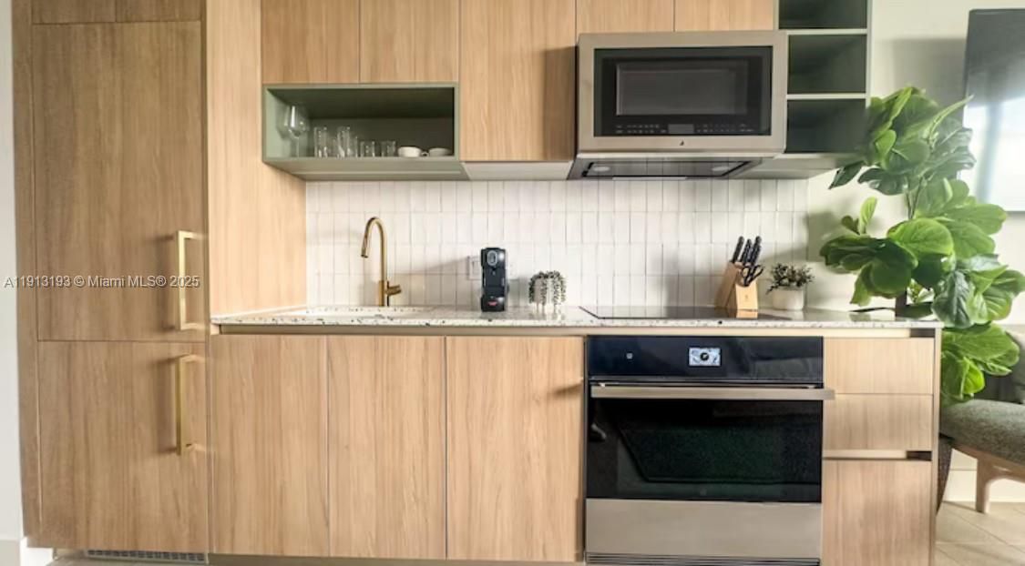 待售: $510,000 (0 贝兹, 1 浴室, 367 平方英尺)