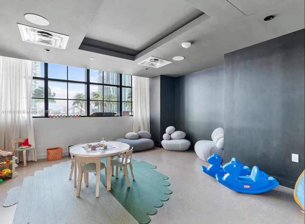 待售: $510,000 (0 贝兹, 1 浴室, 367 平方英尺)