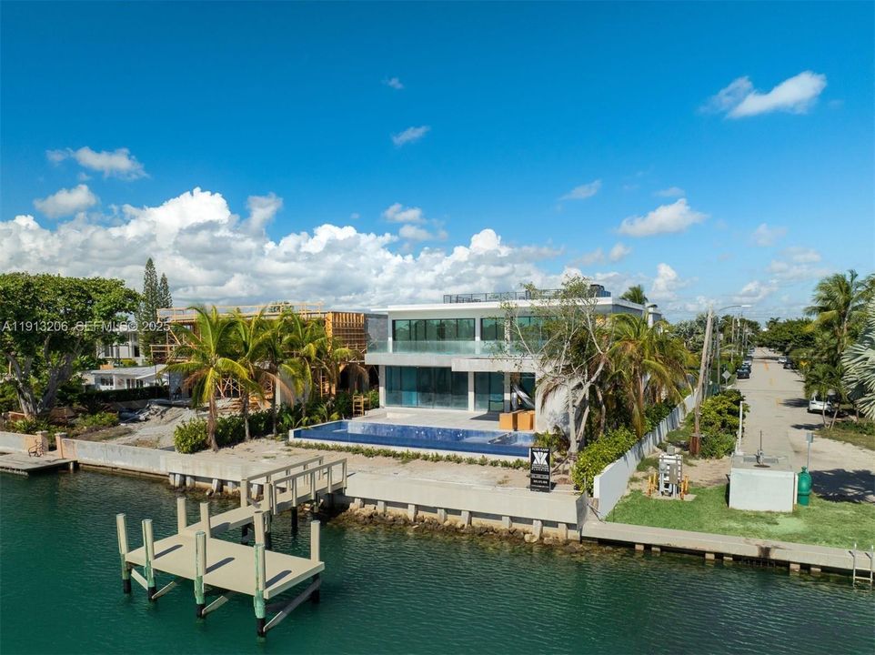 For Sale: $24,995,000 (6 beds, 9 baths, 9930 Square Feet)