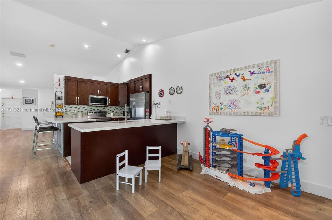 Active With Contract: $650,000 (3 beds, 2 baths, 1542 Square Feet)