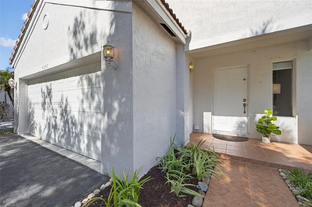 Active With Contract: $650,000 (3 beds, 2 baths, 1542 Square Feet)