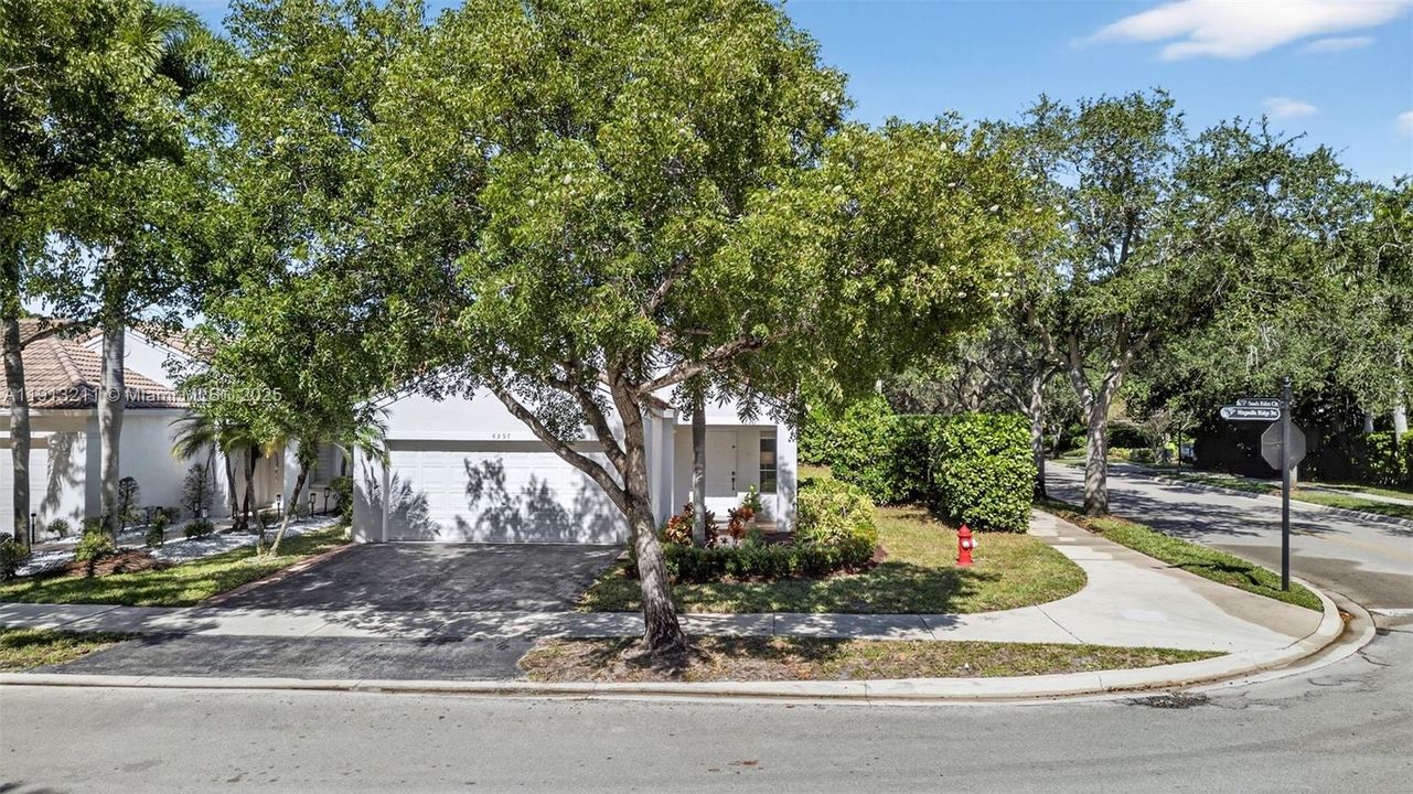 Active With Contract: $650,000 (3 beds, 2 baths, 1542 Square Feet)