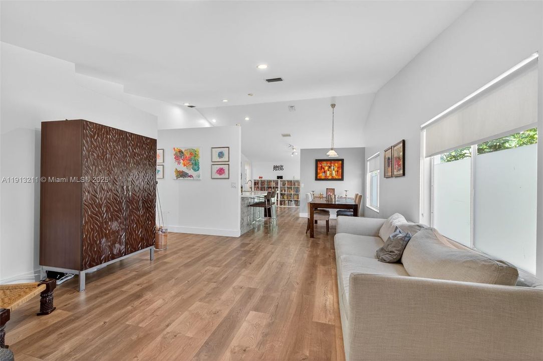 Active With Contract: $650,000 (3 beds, 2 baths, 1542 Square Feet)