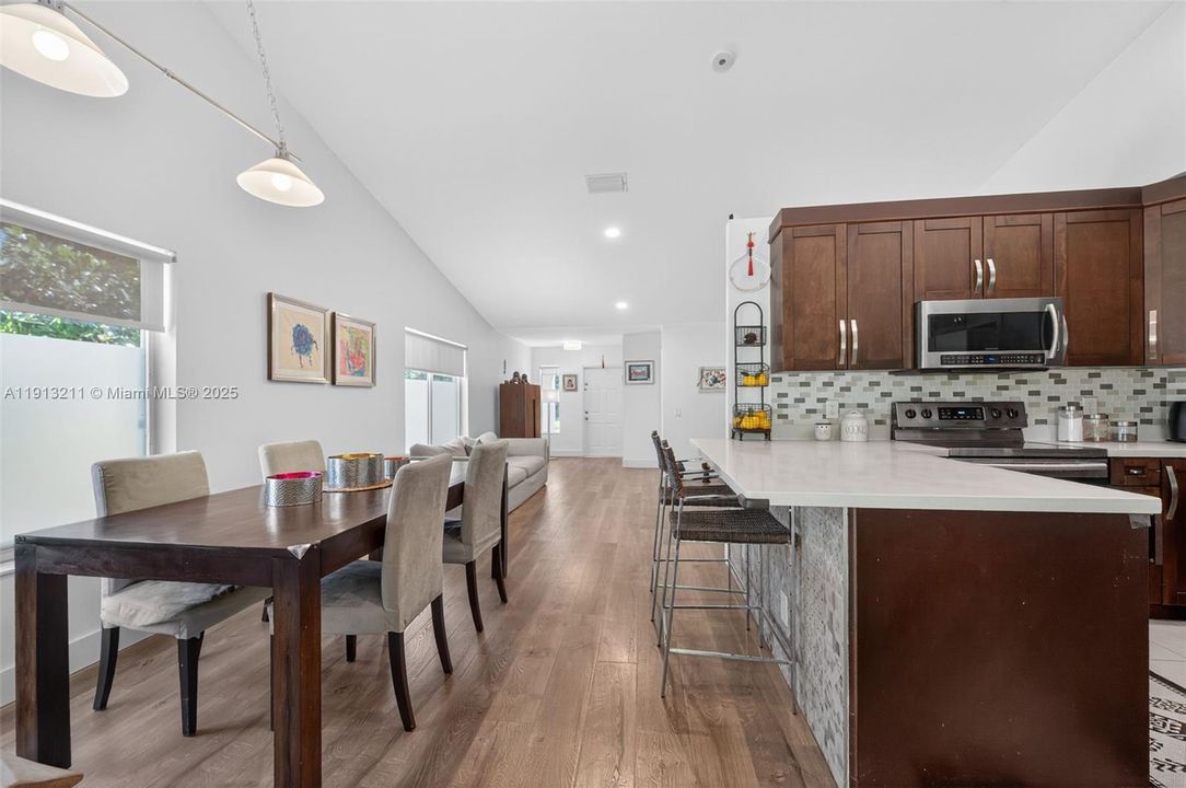 Active With Contract: $650,000 (3 beds, 2 baths, 1542 Square Feet)