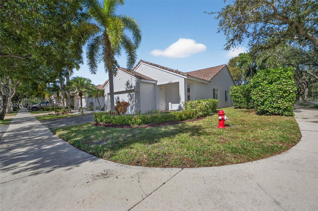 Active With Contract: $650,000 (3 beds, 2 baths, 1542 Square Feet)