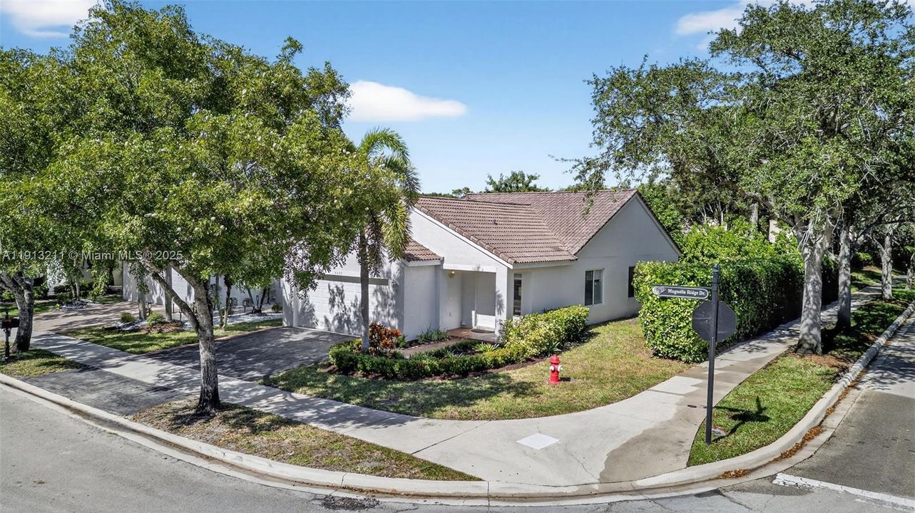 Active With Contract: $650,000 (3 beds, 2 baths, 1542 Square Feet)