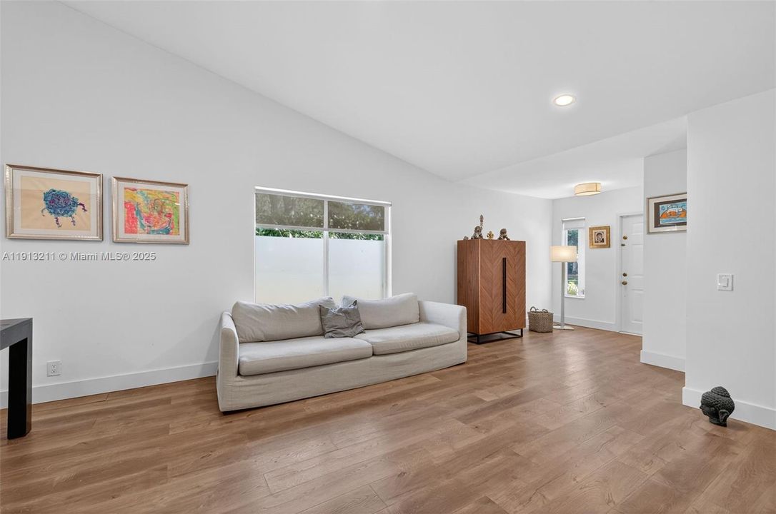 Active With Contract: $650,000 (3 beds, 2 baths, 1542 Square Feet)