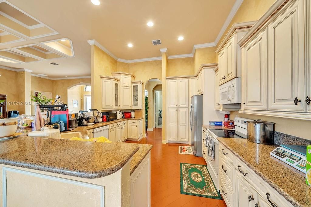 En Venta: $595,000 (3 camas, 2 baños, 0 Pies cuadrados)