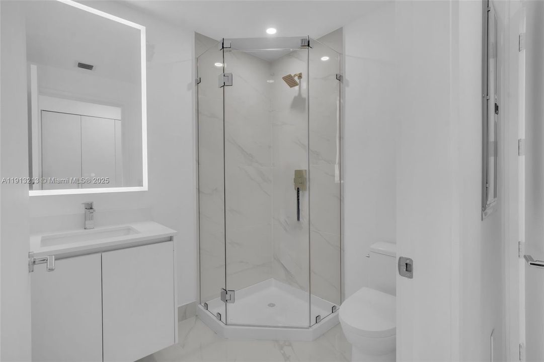 Active With Contract: $3,850,000 (4 beds, 5 baths, 3189 Square Feet)