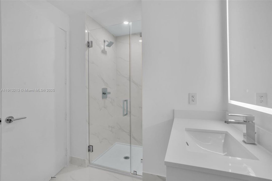 Active With Contract: $3,850,000 (4 beds, 5 baths, 3189 Square Feet)