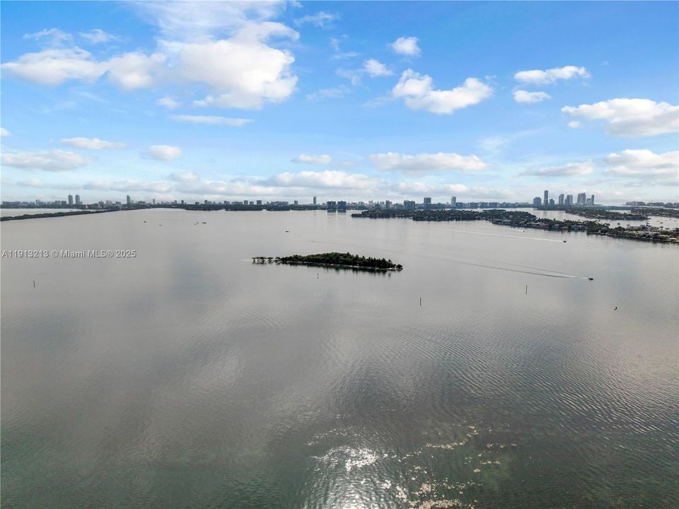 Active With Contract: $3,850,000 (4 beds, 5 baths, 3189 Square Feet)