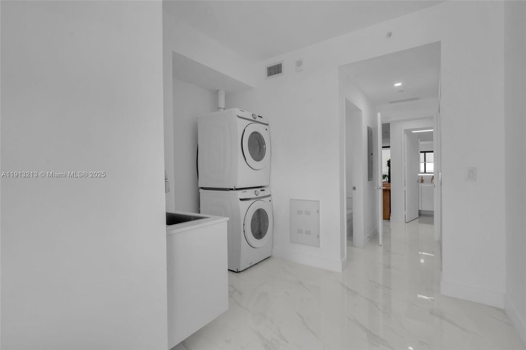 Service Quarters/ Staff room with Laundry