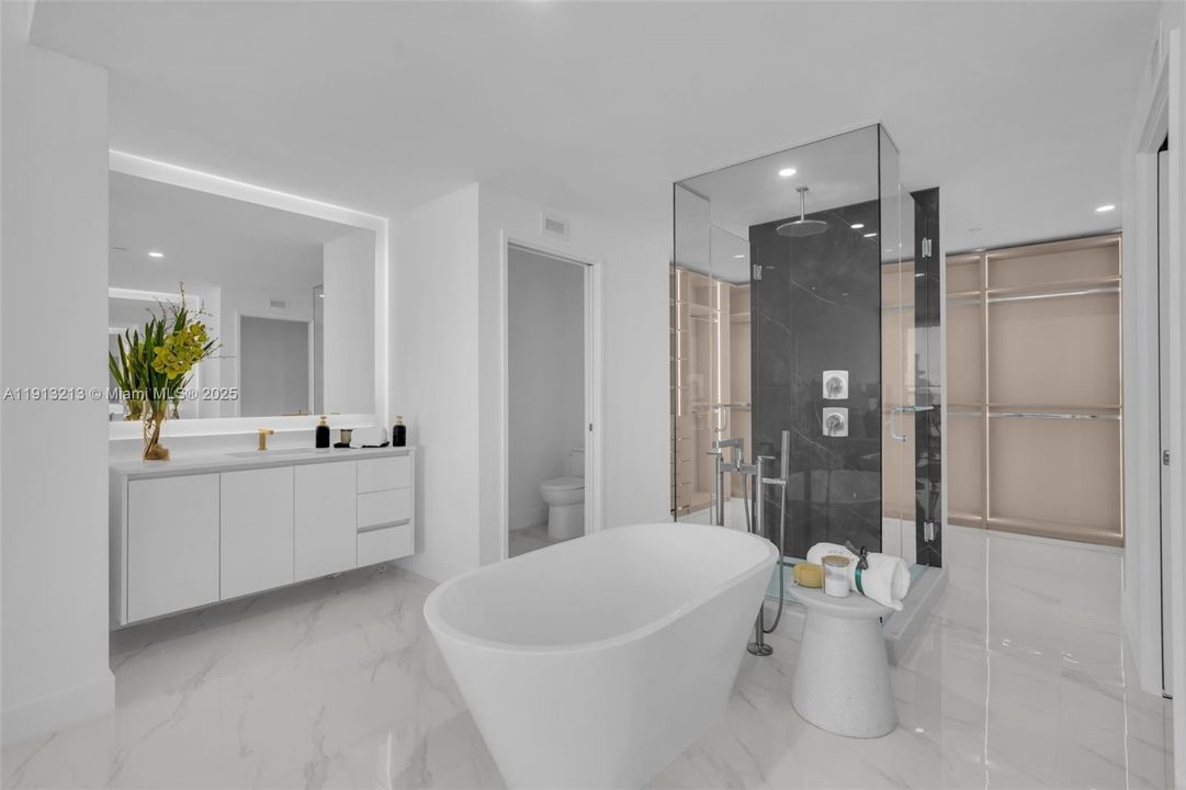 Active With Contract: $3,850,000 (4 beds, 5 baths, 3189 Square Feet)