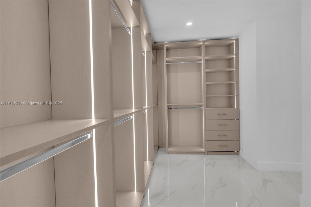 Active With Contract: $3,850,000 (4 beds, 5 baths, 3189 Square Feet)