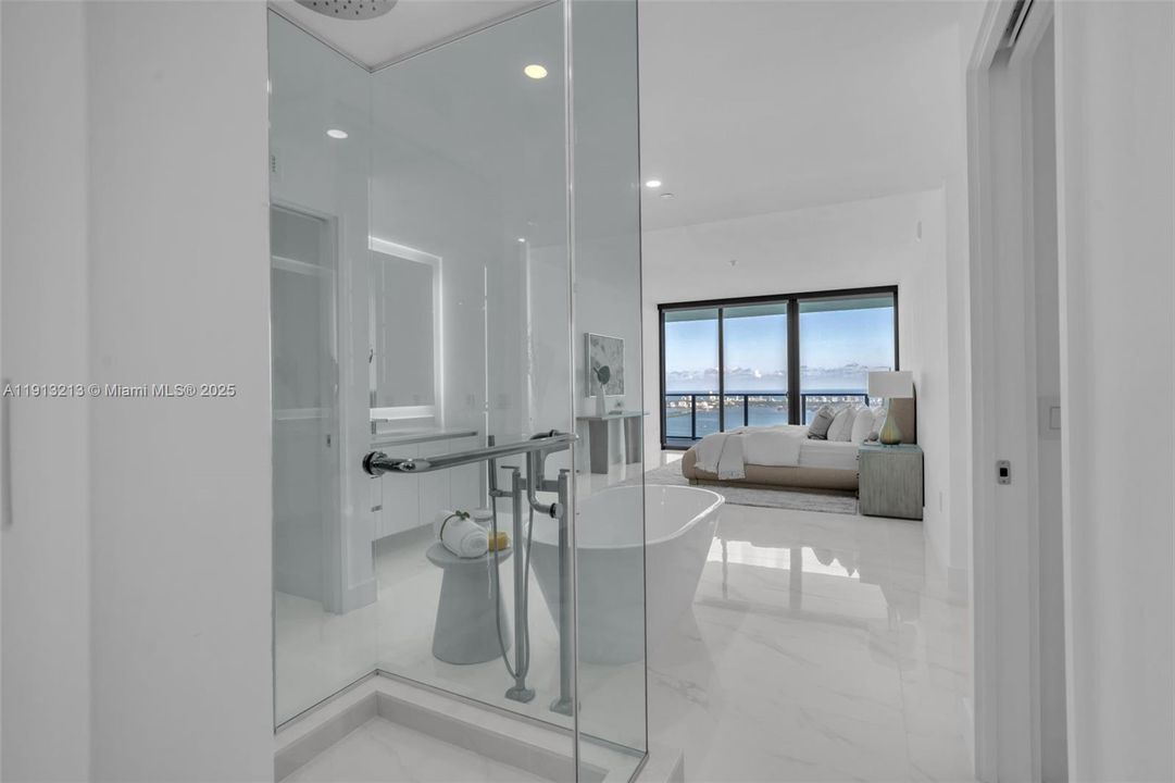 Active With Contract: $3,850,000 (4 beds, 5 baths, 3189 Square Feet)