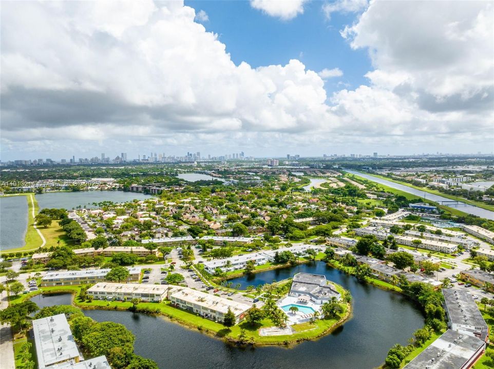 For Rent: $1,300 (1 beds, 1 baths, 692 Square Feet)