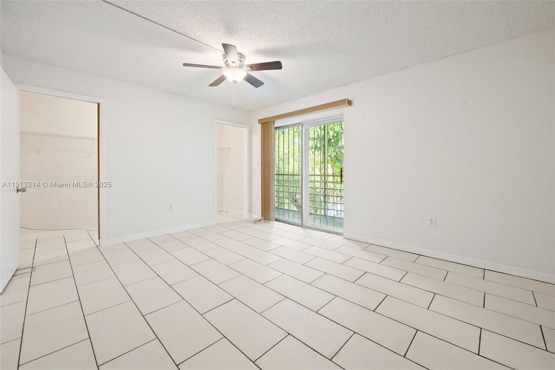 For Rent: $1,300 (1 beds, 1 baths, 692 Square Feet)