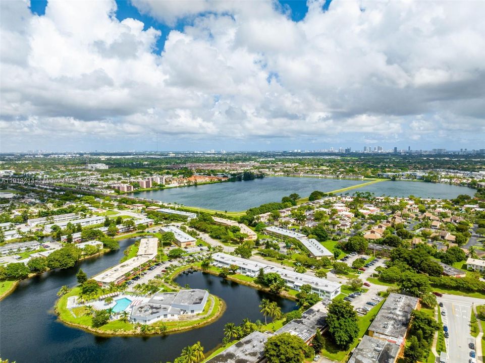 For Rent: $1,300 (1 beds, 1 baths, 692 Square Feet)