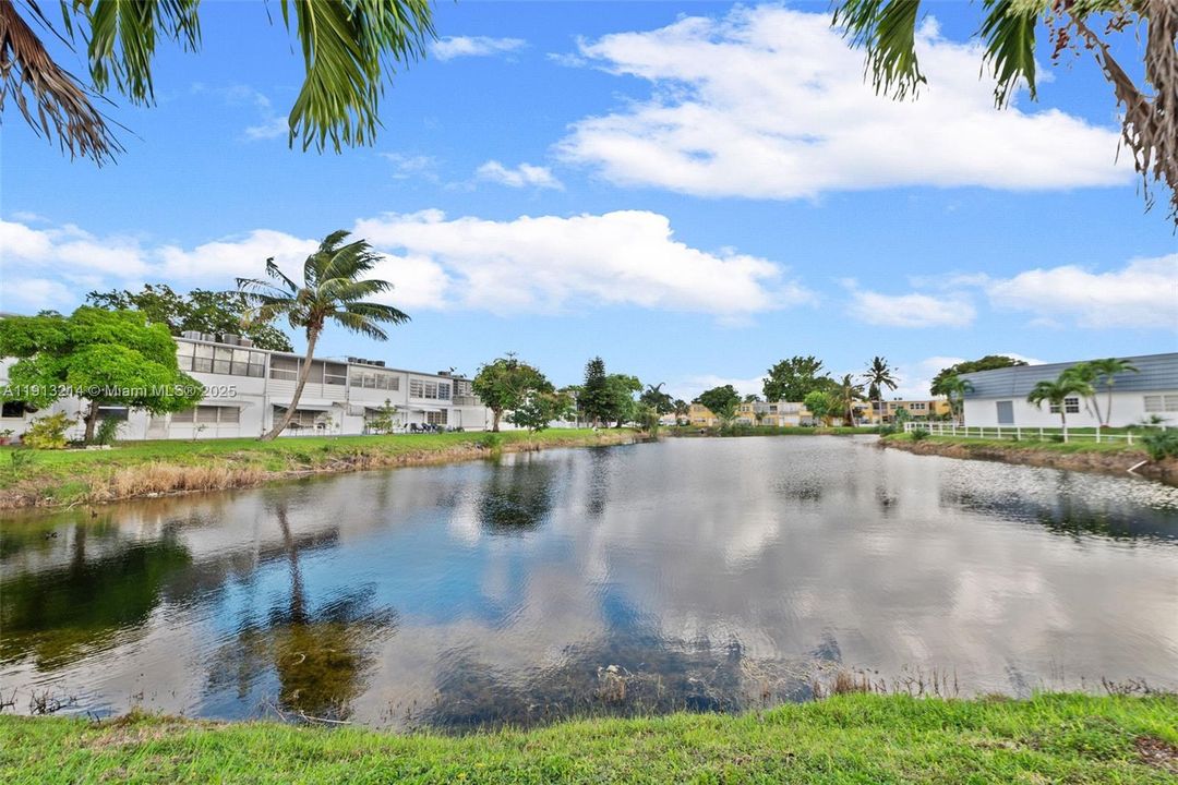 For Rent: $1,300 (1 beds, 1 baths, 692 Square Feet)