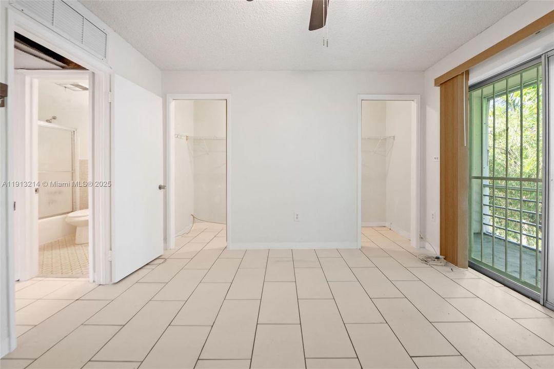 For Rent: $1,300 (1 beds, 1 baths, 692 Square Feet)