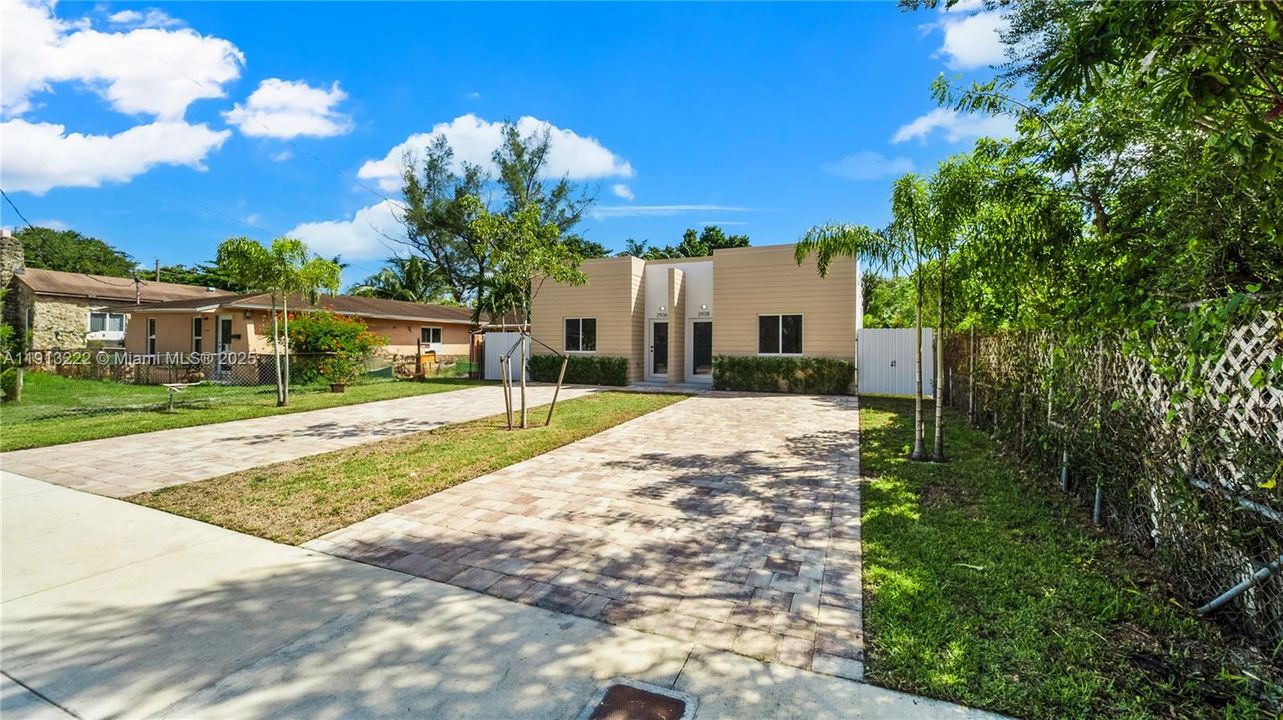 待售: $699,800 (3 贝兹, 2 浴室, 1100 平方英尺)