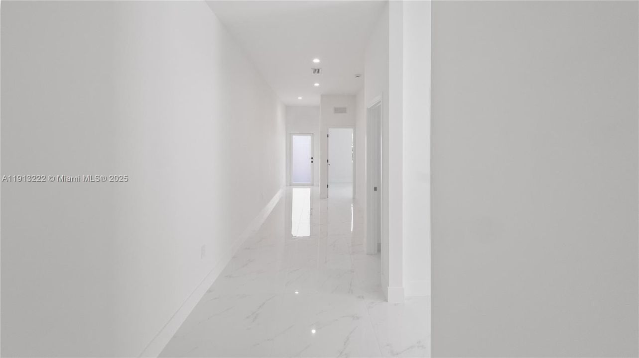 待售: $699,800 (3 贝兹, 2 浴室, 1100 平方英尺)