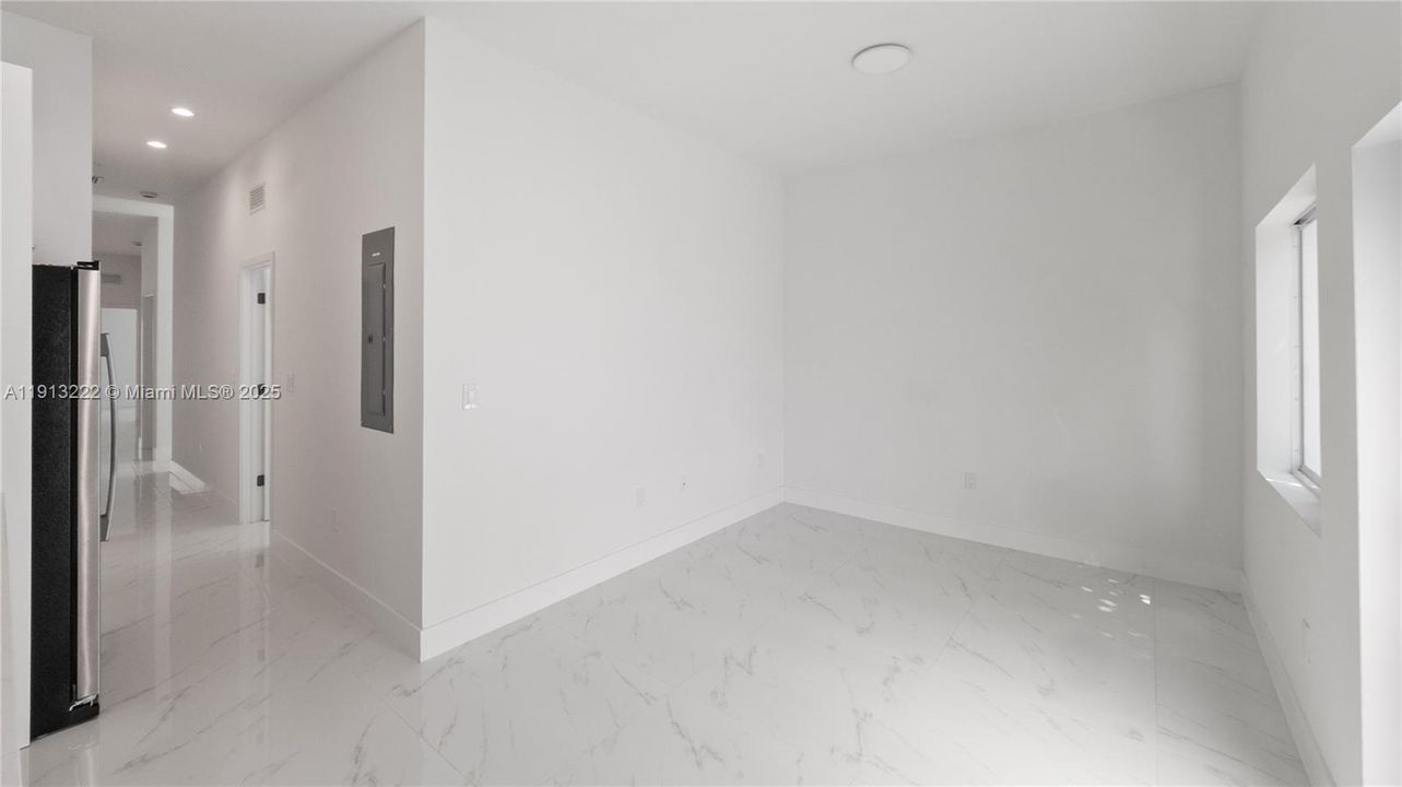 待售: $699,800 (3 贝兹, 2 浴室, 1100 平方英尺)