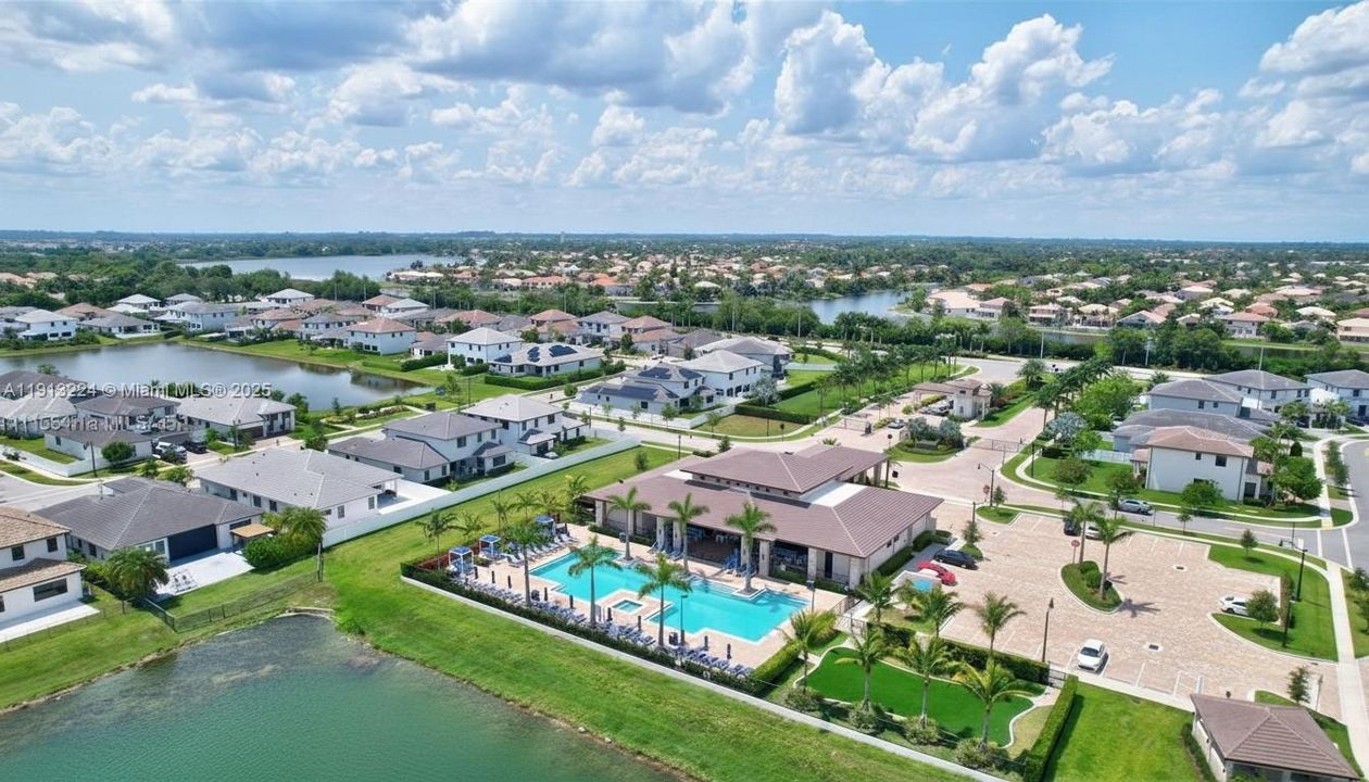 На продажу: $1,400,000 (5 спален, 4 ванн, 3381 Квадратных фут)